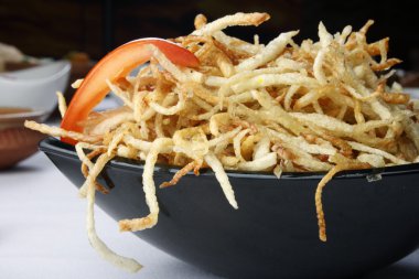 Alu bhaja bengal den bir çıtır çıtır kızarmış potatao olduğunu