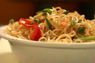 chow mein tavada kızartılmış makarna bir tabak genel bir Çinli terim olduğunu.