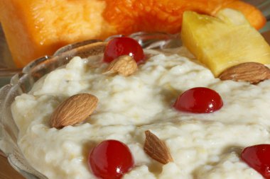 Gil e firdaus - kalın kheer süt ve seviyan yapılmış