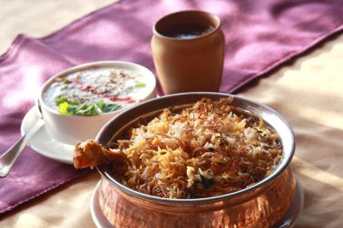 Hyderabadi biryani - popüler tavuk veya koyun eti dayalı biryani