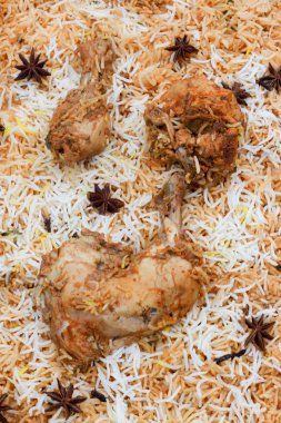 sıcak lezzetli tavuk biryani.