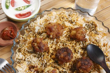 köfte biryani - bir köfte vejetaryen biryani dayalı.