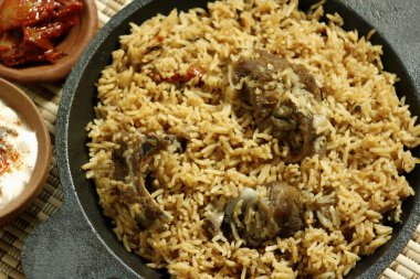 koyun eti gosht biryani - koyun eti ve baharat ile pirinç hazırlama