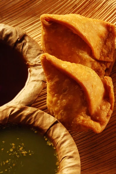 Samosa is an Indian fried or baked pastry — Stock Photo, Image