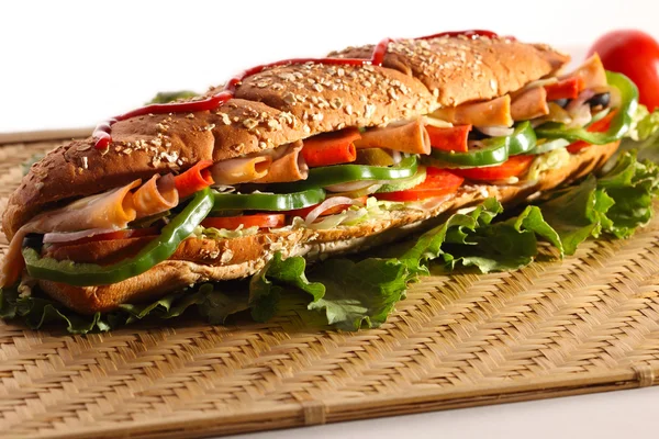 Sanduíche de frango e presunto de Turquia — Fotografia de Stock