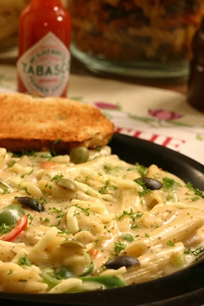 Pasta - pasta is een generieke term voor Italiaanse varianten van noedels — Stockfoto