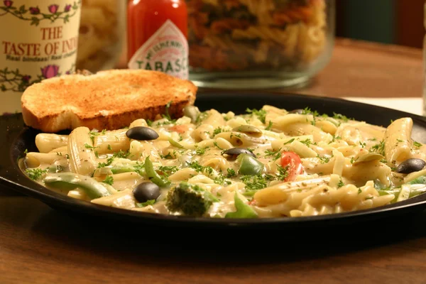 Pasta - pasta is een generieke term voor Italiaanse varianten van noedels — Stockfoto
