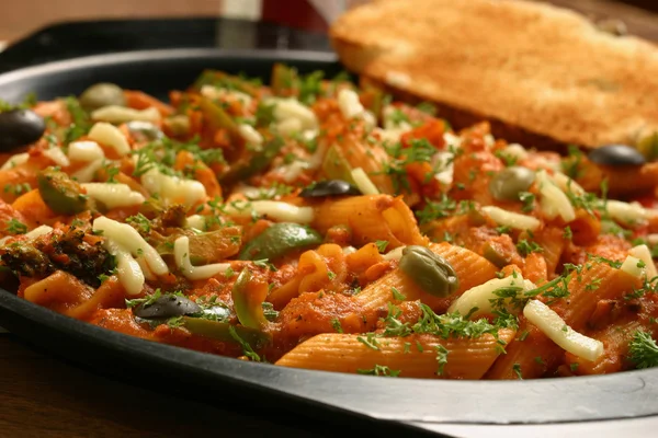 Pasta - pasta is een generieke term voor Italiaanse varianten van noedels — Stockfoto