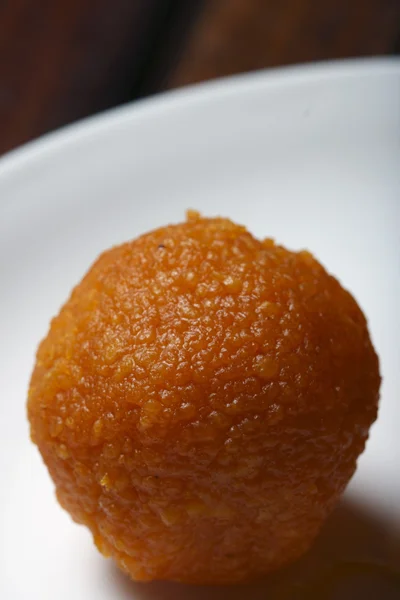 Ladoo - laddu is a sweet delicacy made from grilled gram flour. — Stock Photo, Image