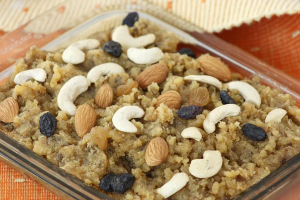 Moong dal helva - Hintli bir tatlı tabağı