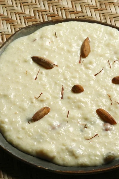 Shrikhand - an Indian sweet dish made of strained yogurt — Stock Photo, Image