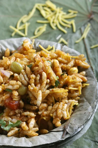 Bhel puri - ein in Nordindien beliebtes Streetfood — Stockfoto