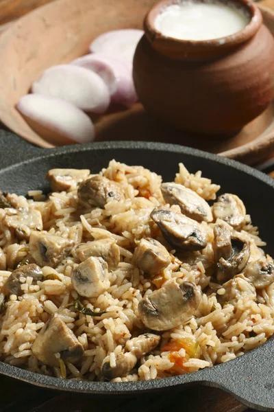 Pilz biryani - ein vegetarischer biryani, in dem Pilz die — Stockfoto