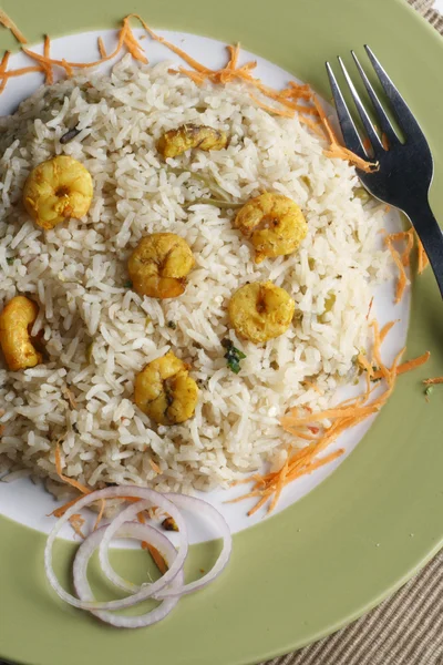 Garnaal biryani - een smakelijke combinatie van garnaal en basmati rijst. — Stockfoto