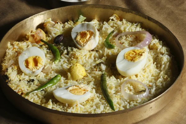 Hyderabadi yumurta biryani - bir pirinç çanağı Hindistan dayalı. — Stok fotoğraf