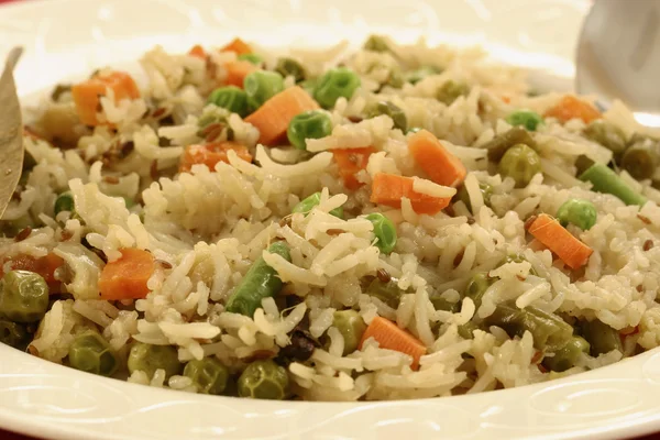 Biryani vegetal - Um prato vegetariano indiano popular feito com legumes . — Fotografia de Stock