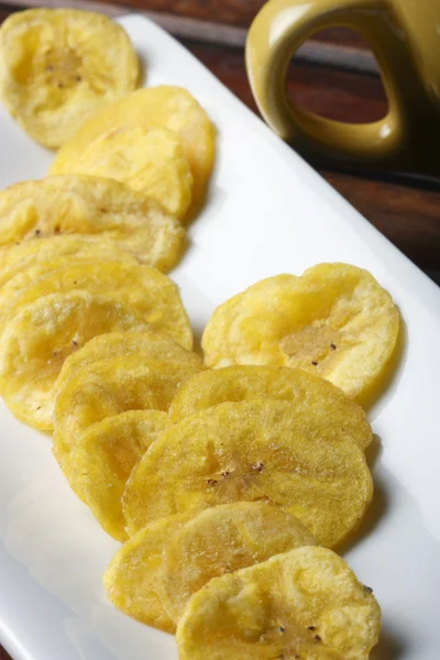 Bananenchips - Waffeln aus roher Banane — Stockfoto