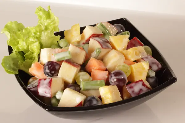 Verse en heerlijke fruitsalade. — Stockfoto