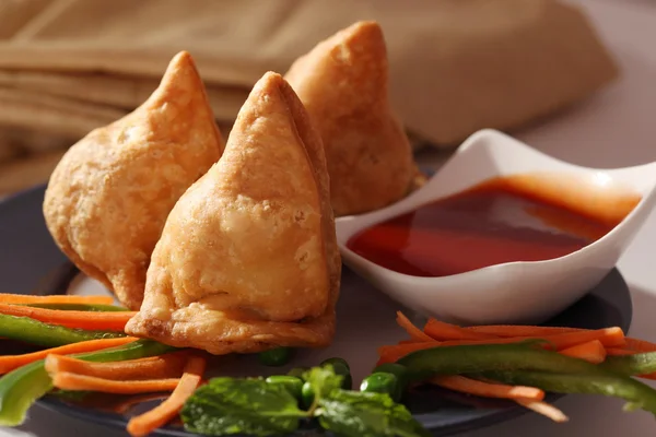 Samosa is an Indian fried or baked pastry — Stock Photo, Image
