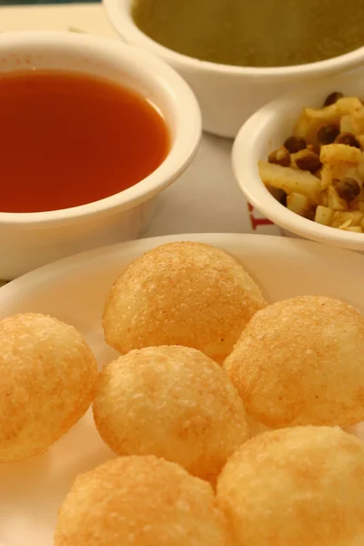 Pani puri is a popular street snack of India — Stock Photo, Image