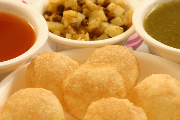 Pani puri - популярная уличная закуска в Индии — стоковое фото