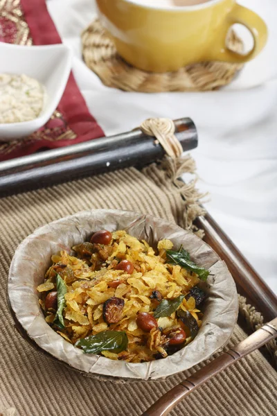 Chivda - Um lanche feito de arroz achatado — Fotografia de Stock