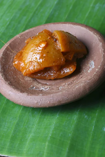 Vanlig citron pickle - en indisk ättikslag gjort av kalk eller nimbu — Stockfoto
