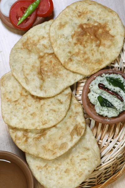 Urad dal puri indisches Fladenbrot. — Stockfoto