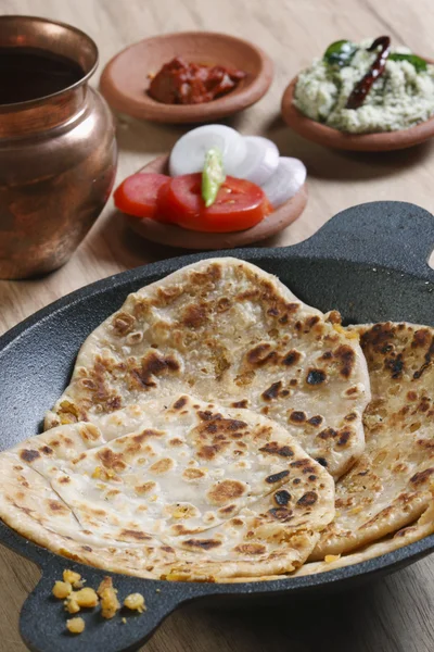 Channa Daal Parantha es un pan plano indio —  Fotos de Stock