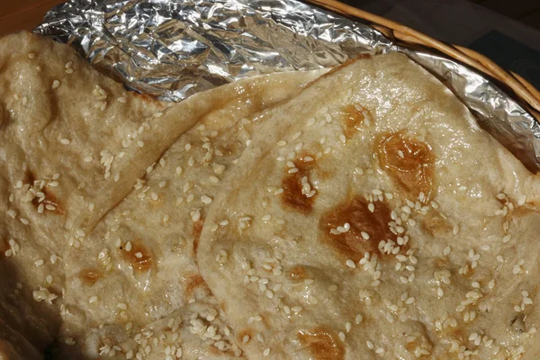 Naan ist ein rundes Fladenbrot aus Indien — Stockfoto