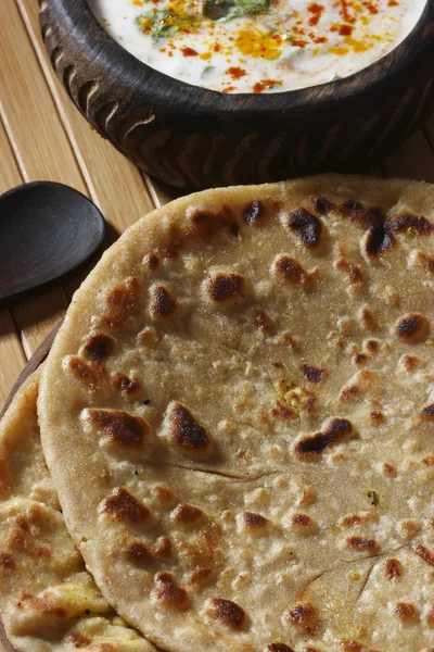 Dal jo lolo je paratha z Indie — Stock fotografie