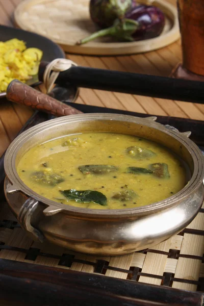 Vangi dal oder Auberginen oder brinjal dal Curry — Stockfoto