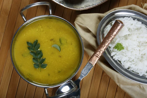 Curry varan dal ou toor dal du maharashtra — Photo