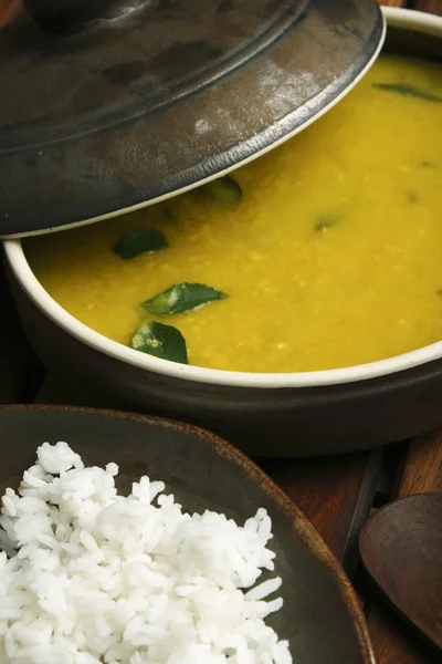Varan dal ou toor dal curry de maharashtra — Fotografia de Stock