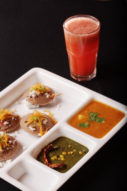 Ragi Idli, Güney Hindistan lezzetli bir pasta olduğunu.