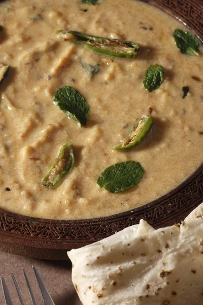 Sultani dal é uma rica preparação de toor dal (lentilhas amarelas) em que leite, creme e coalhada são misturados . — Fotografia de Stock