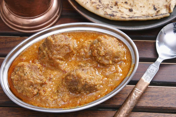 Caril de kofta de carneiro - Um bolinho de carne cozido em um molho à base de iogurte — Fotografia de Stock