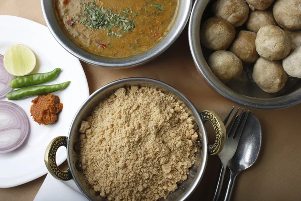 Churma é uma iguaria popular servida com baatis e dal — Fotografia de Stock