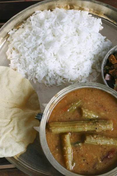 Stehno Sambar - čočková polévka z paličky z Tamilnadu — Stock fotografie