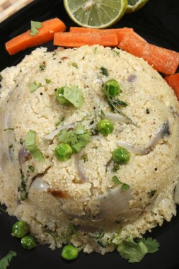 upma buğday rava (irmik ile yapılan bir Hint yemektir).