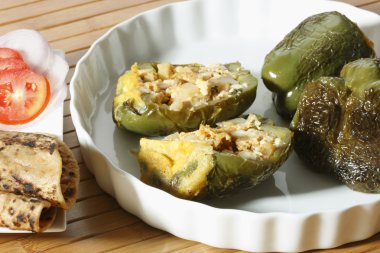 bharli mirchi - ünlü maharashtrian çanak dolma yeşil biber yapılmış.