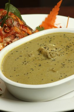 Goan balık kafası köri