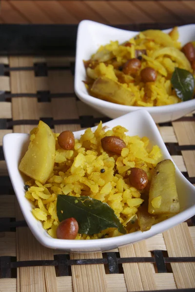 Poha - Um lanche feito de arroz batido — Fotografia de Stock