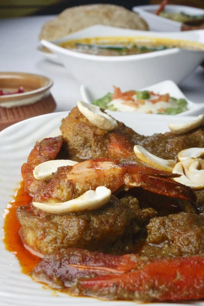 Наркель чингри это блюдо из креветок из Индии. — стоковое фото