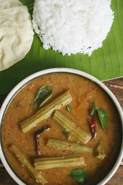 Drumstick sambar - een linzensoep van tamil nadu. — Stockfoto