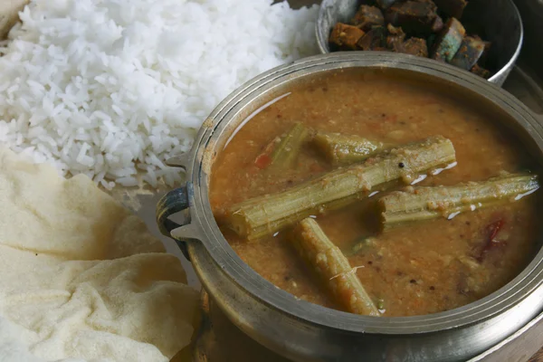 鸡腿 sambar-从泰米尔纳德邦的小扁豆汤. — 图库照片