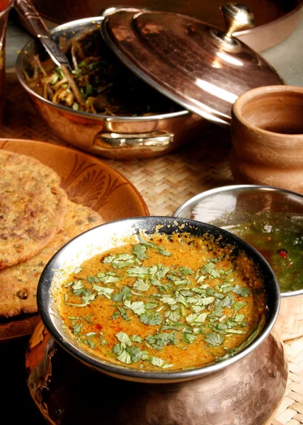 Gatte Ki Sabzi - um prato Rajasthani popular — Fotografia de Stock