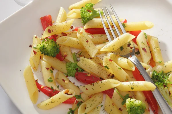 Pasta is een generieke term voor Italiaanse varianten van noedels — Stockfoto