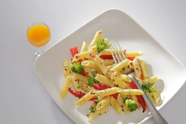 Pasta is een generieke term voor Italiaanse varianten van noedels — Stockfoto