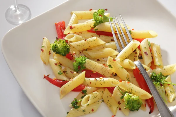 Pasta is een generieke term voor Italiaanse varianten van noedels — Stockfoto